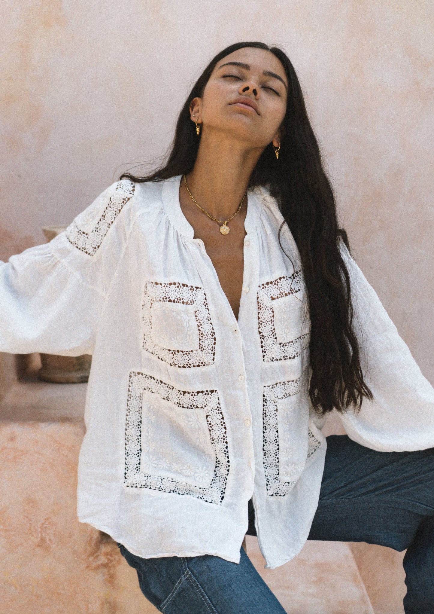 HULU BLOUSE