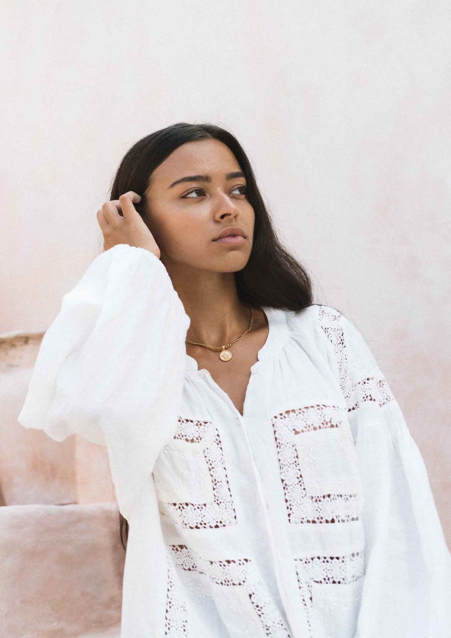 HULU BLOUSE