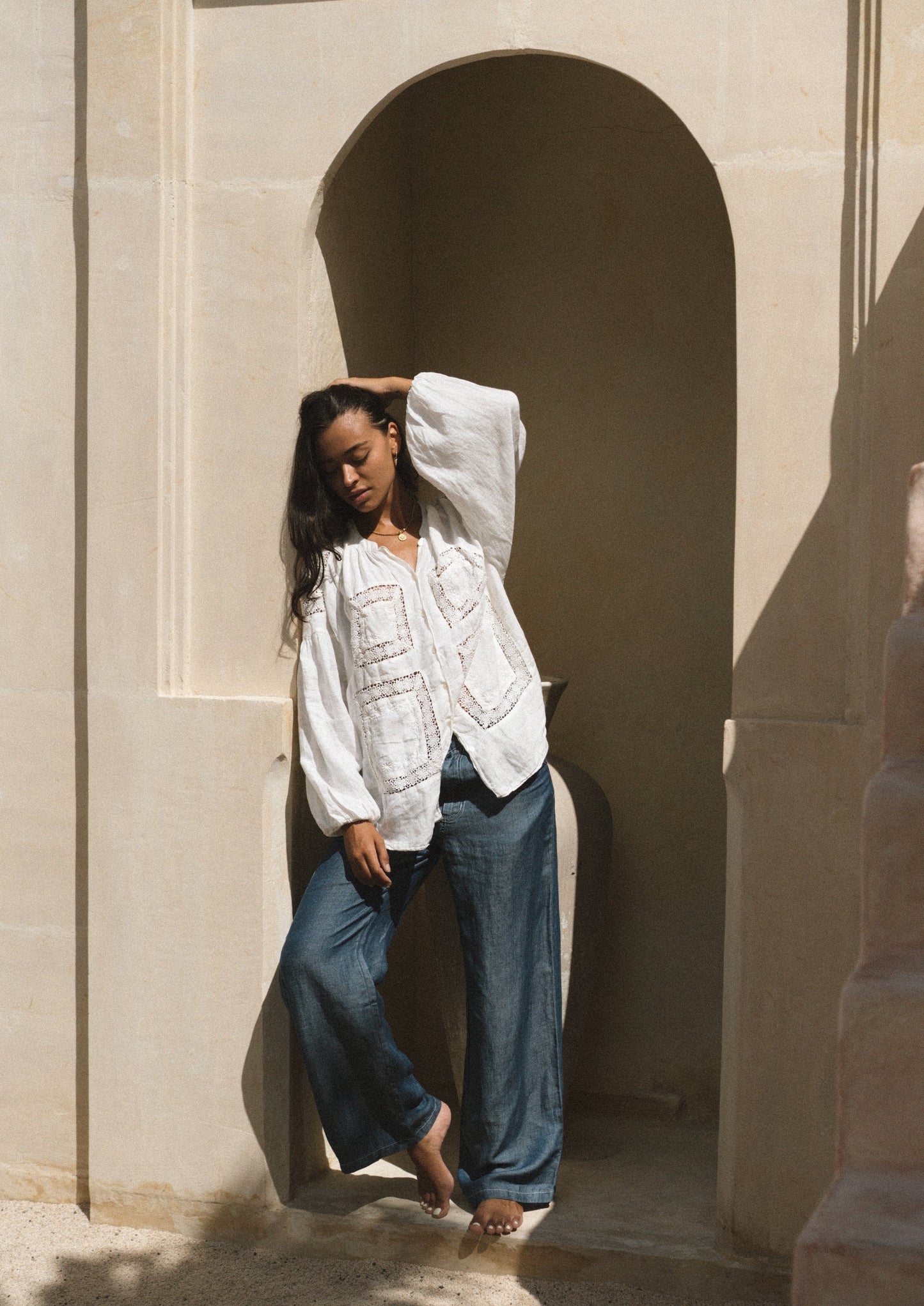 HULU BLOUSE