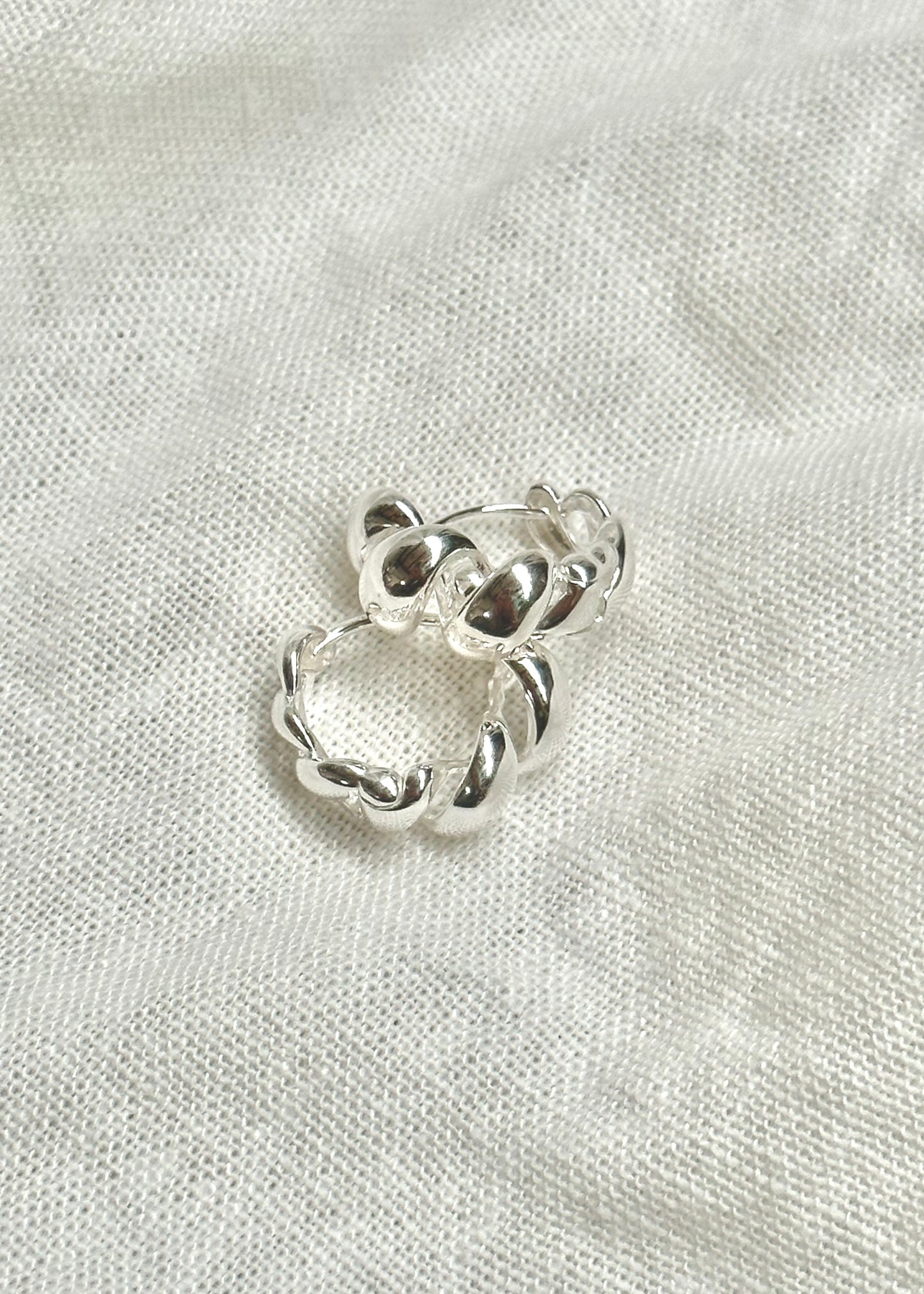 RAIN TWISTED SILVER HOOP