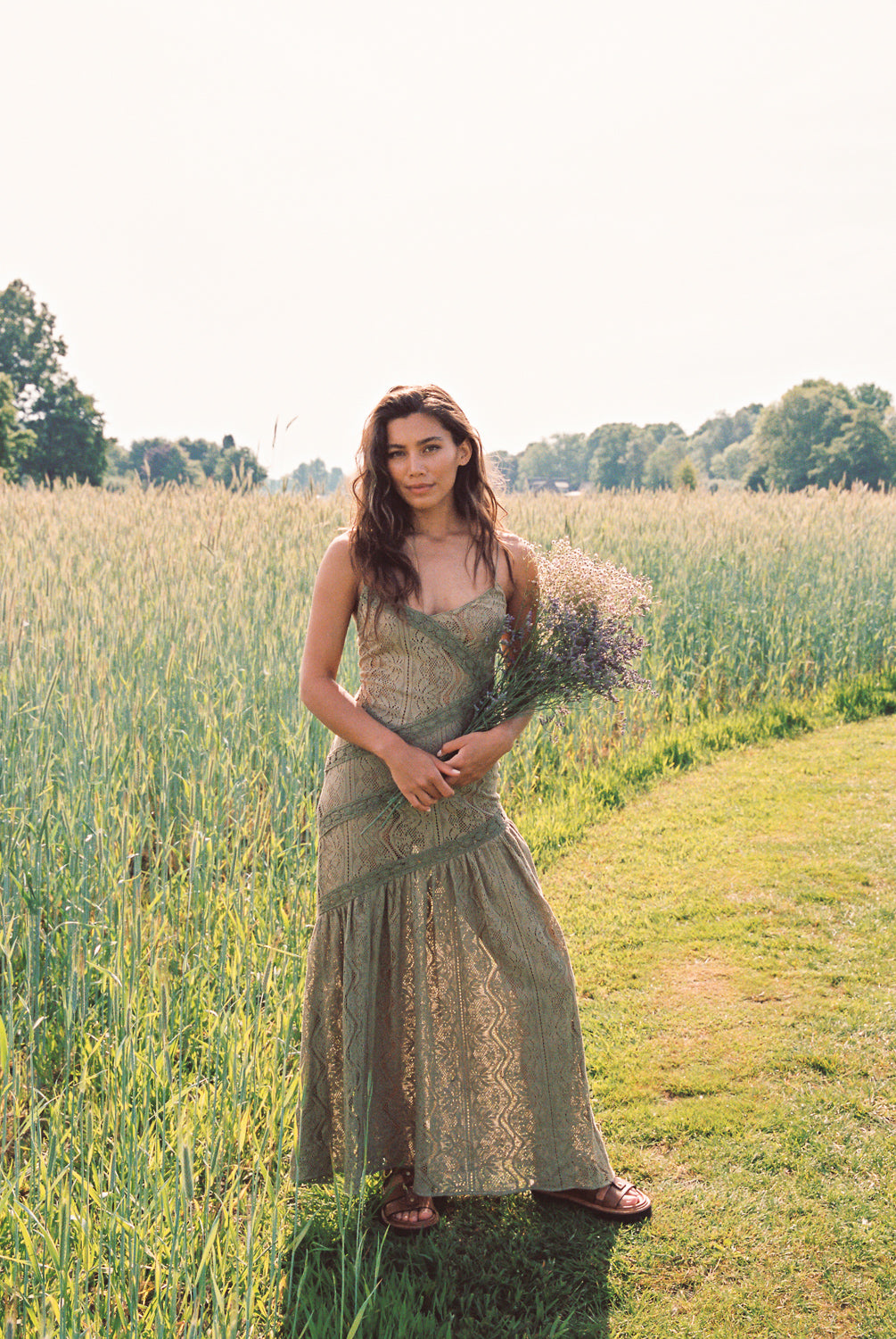 RAINY LACE LESSE MAXI DRESS