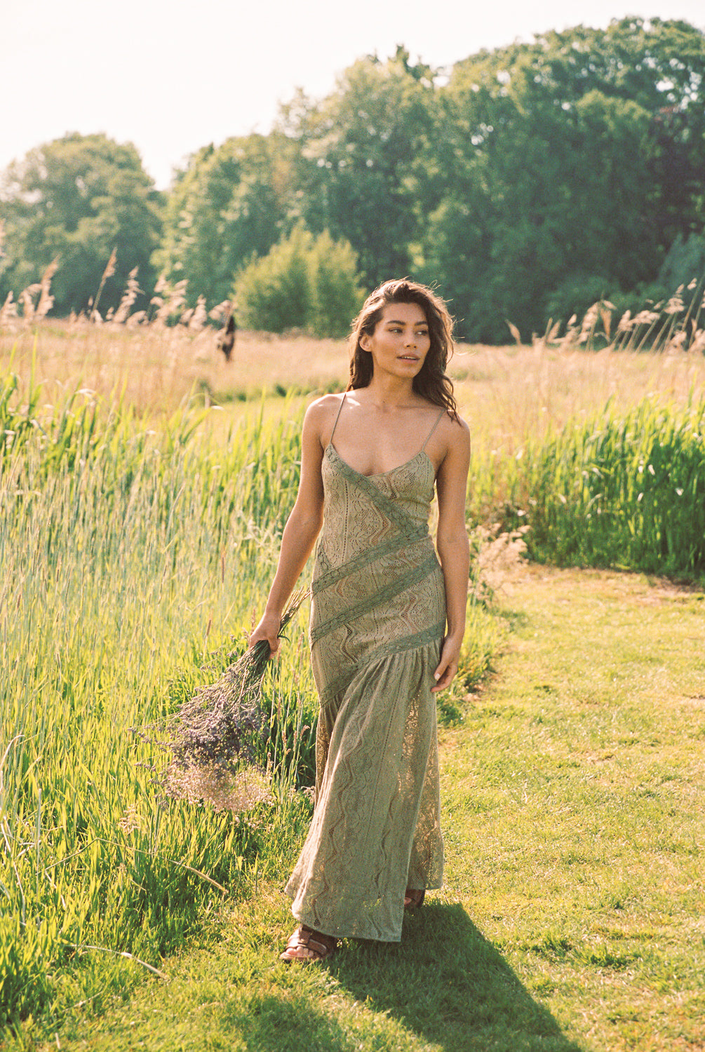 RAINY LACE LESSE MAXI DRESS