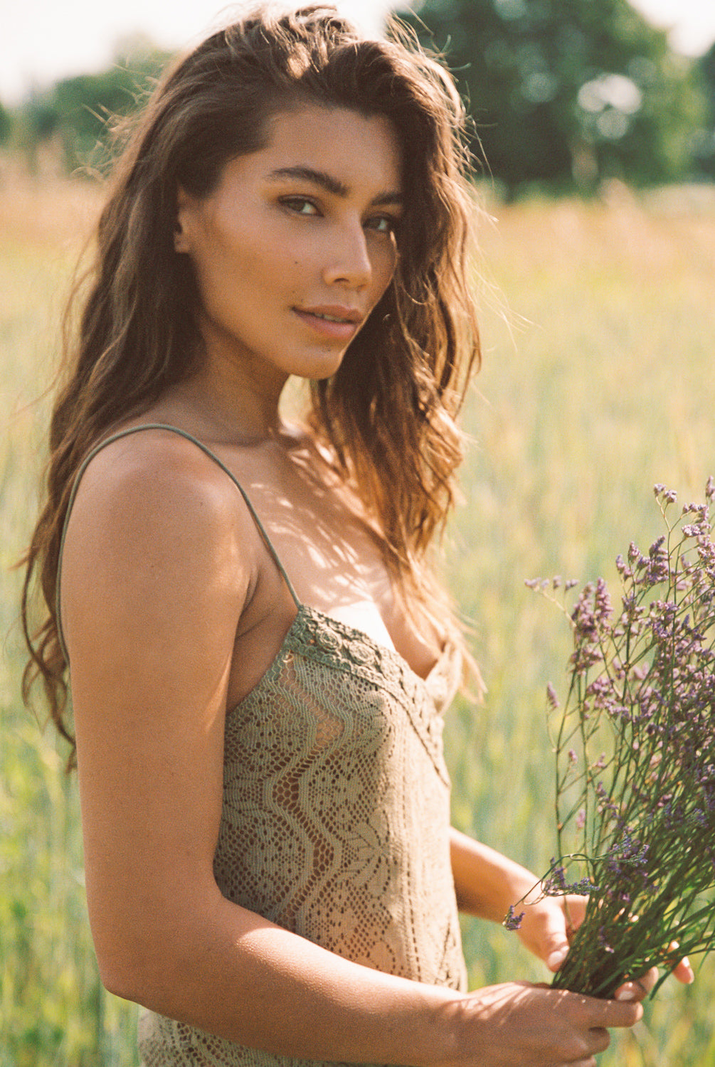 RAINY LACE LESSE MAXI DRESS