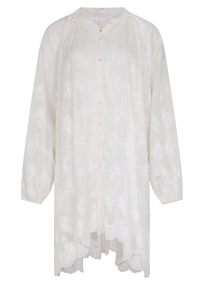 Kinga Csilla Tottori Lace Pia Mini in white cotton lace with scalloped hem, embroidery, blouson sleeves, and button-down front — a romantic lightweight mini dress.
