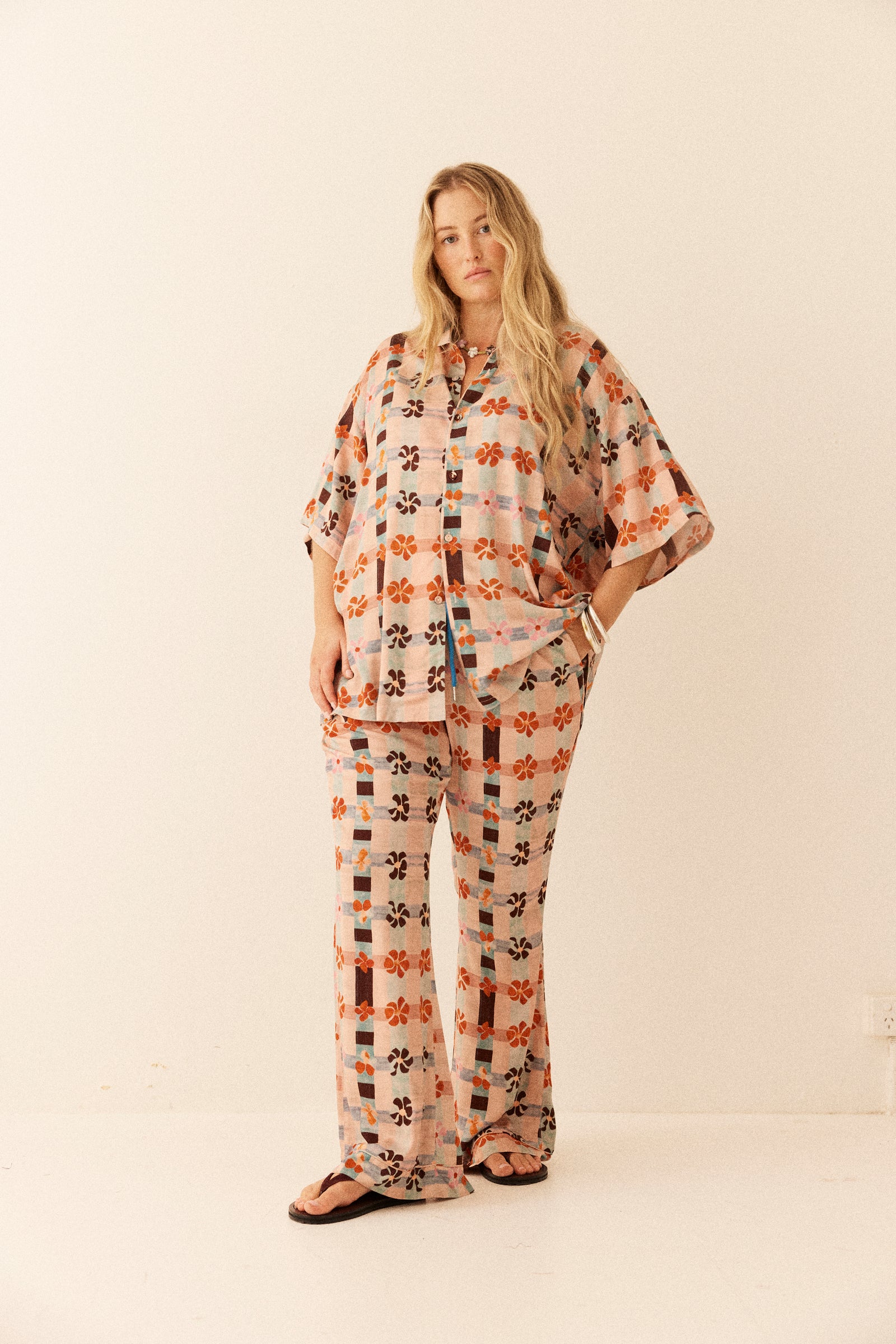 CUORE LAE SHIRT & LUNA FLARE