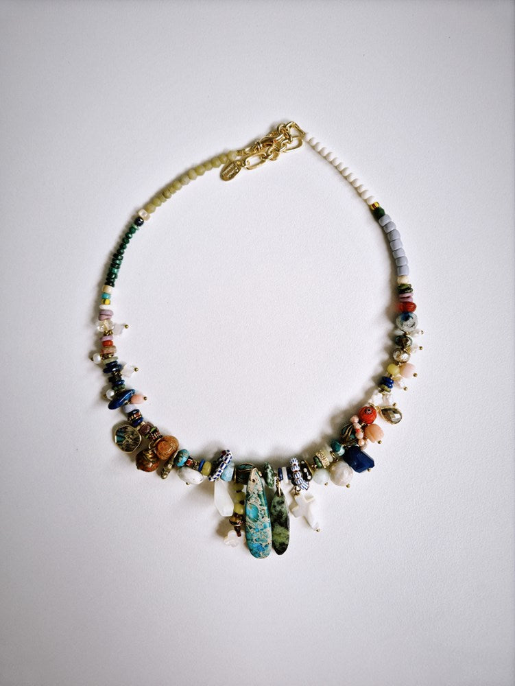 VINTAGE BEAD NECKLACE